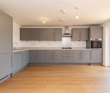 4 bed House - Detached To Let - Photo 6