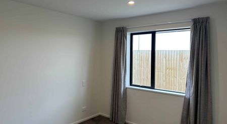 New three-bedroom home - Photo 2