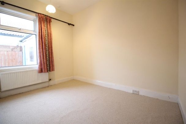 4 Bedroom Bungalow - Semi Detached - Photo 1