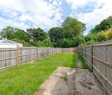 Hillcross Avenue, Morden, Surrey, SM4 - Photo 1