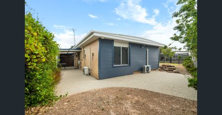 Just minutes from the beach with water included! - Photo 4