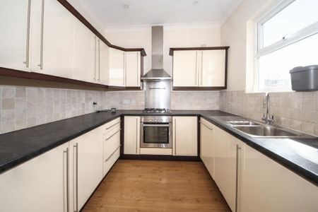 1 bedroom in a house share to rent - Photo 4