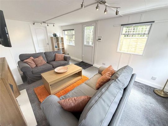 2 bedroom property to rent - Photo 1