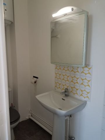 Location Appartement 2 pièces 32m² ST MAUR DES FOSSES 94100 - Photo 2