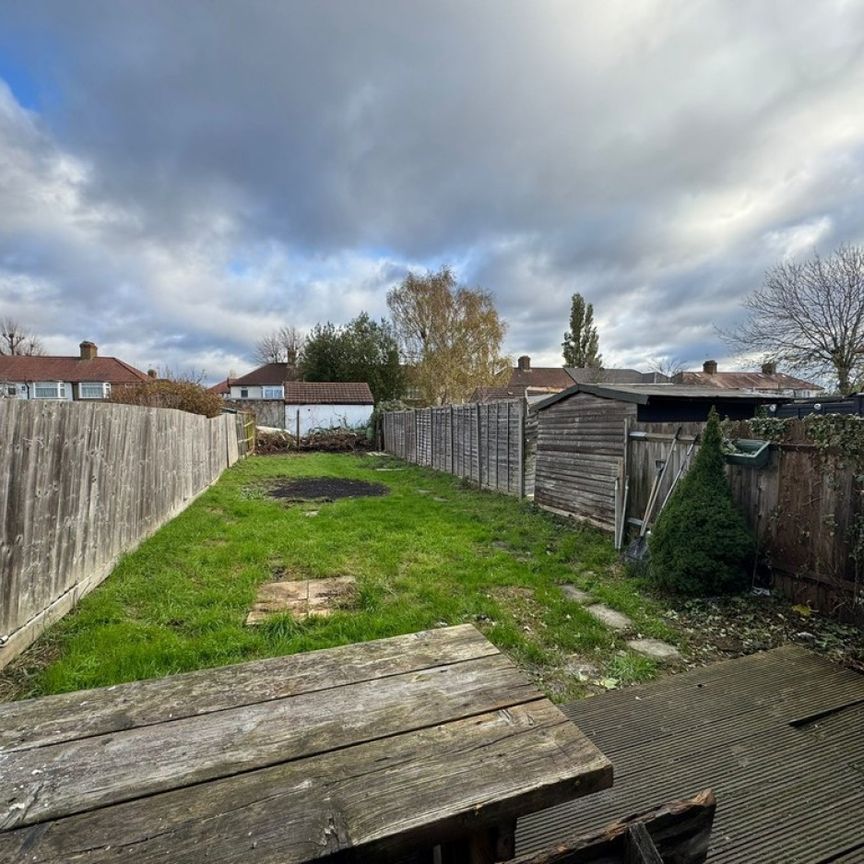 3 bed Mid Terraced House for Rent - Photo 1