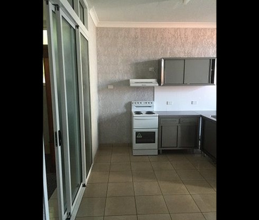 Unit 3, 692 Logan Road, Greenslopes, QLD - Photo 2