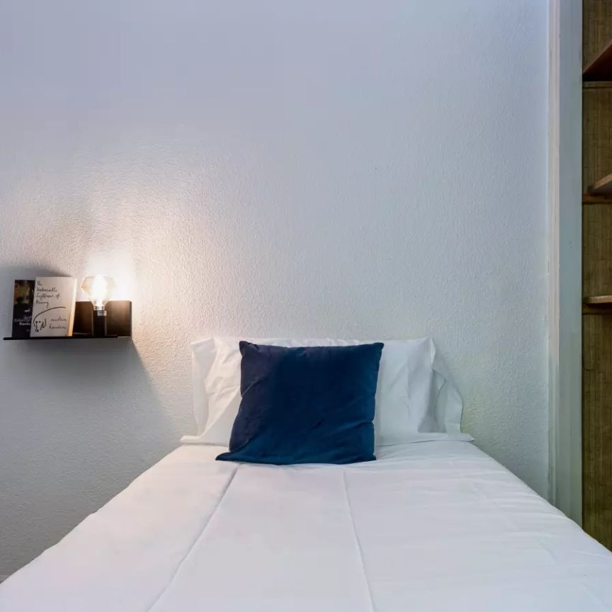 Room in a shared 13-bedroom apartment for rent in Trafalgar. - Foto 1
