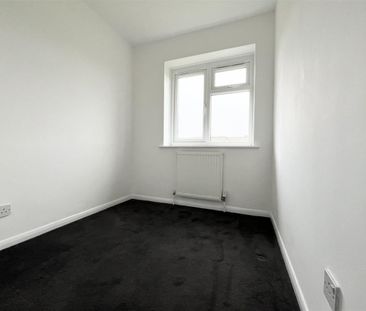 3 Bedroom House - Terraced To Let - Photo 4