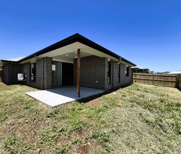 19 Red Cedar Avenue, Cotswold Hills QLD 4350 - House For Rent | Domain - Photo 5