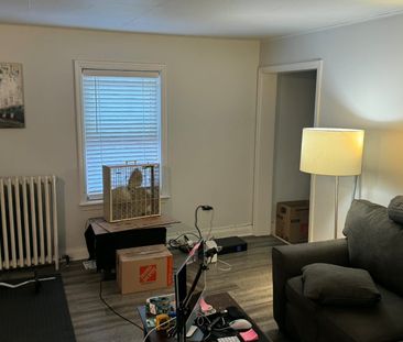 For Lease - 13 Main Street, Newmarket, Ontario - Photo 2