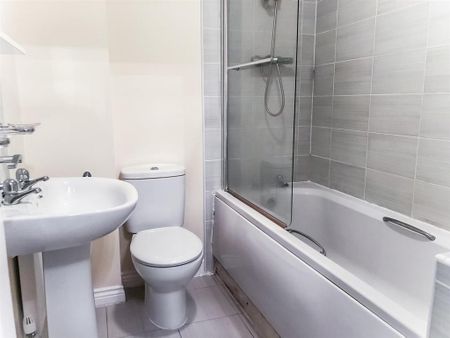 3 bedroom detached house to rent - Photo 4