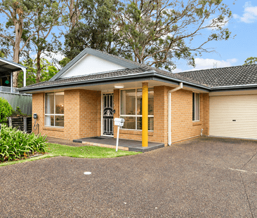 QUIET REAR VILLA WITH NEW CARPET, AIR-CONDITIONING & GREAT YARD - Photo 6