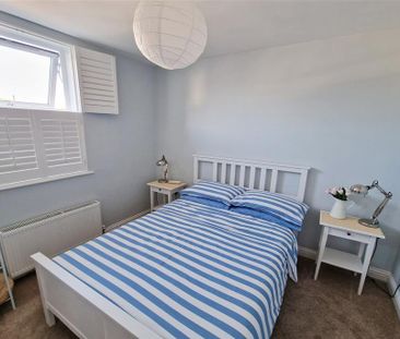 3 bedroom flat to rent - Photo 3