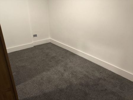 Room in a Shared House, Adelaide Road, E10 - Photo 2