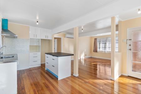 Spacious and Sunny Home in a Superb Location - Photo 5