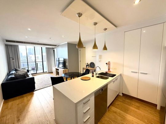 1600/63 Whiteman Street - Photo 1