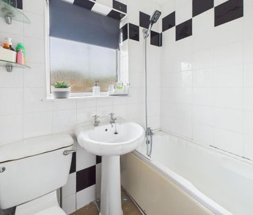 3 bedroom end of terrace house to rent - Photo 3