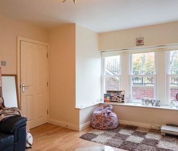 2 Bedrooms Broomfield Crescent - Photo 1