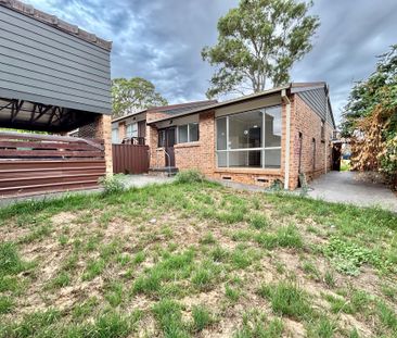 Spacious 2-Bedroom Villa with Private Backyard in Ingleburn - Photo 3