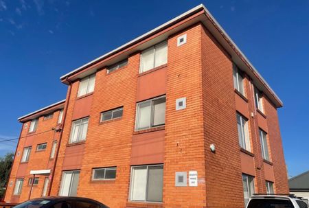 Perfectly Positioned One Bedroom Apartment! - Photo 3