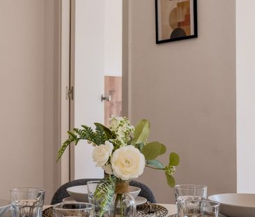 Room in large apartment in Moragas street - Photo 6