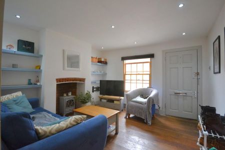 2 bedroom end of terrace house to rent - Photo 3