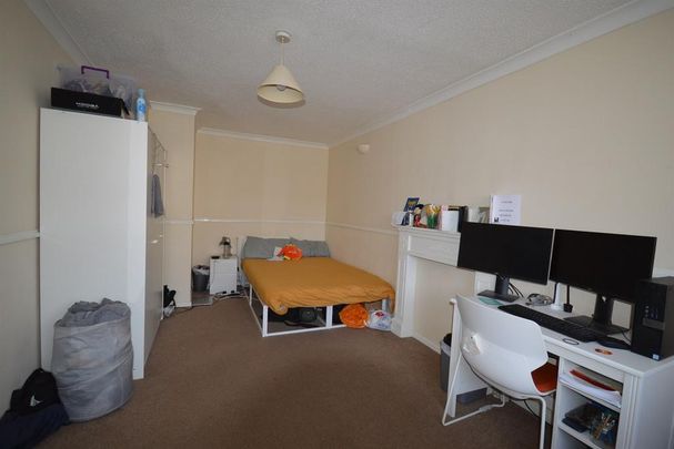4 bedroom terraced house to rent - Photo 1