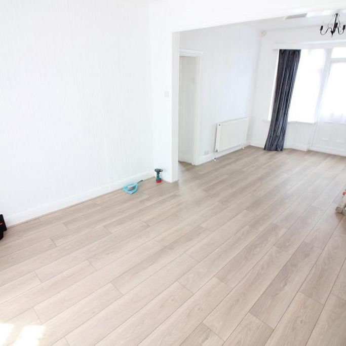 3 bedroom end of terrace house to rent - Photo 1
