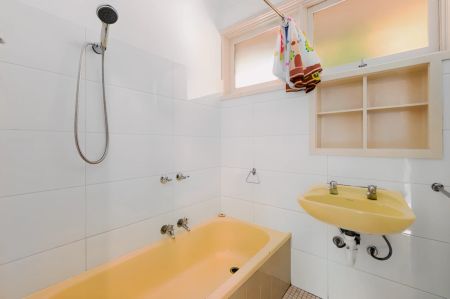 2 Bed, 1 Bath - Photo 5