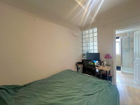 3 bedroom flat to rent - Photo 5