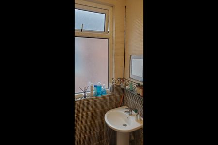 Room in a Shared House, Greenhill Road, M8 - Photo 5