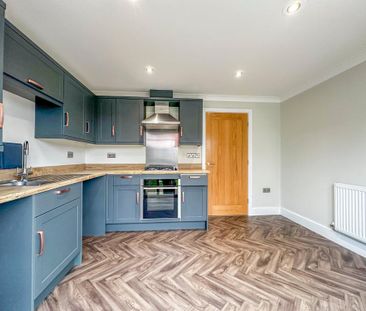 2 bedroom end of terrace house to rent - Photo 2