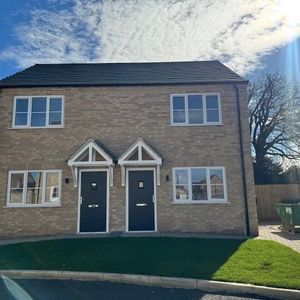 2 bedroom semi-detached house to rent - Photo 2