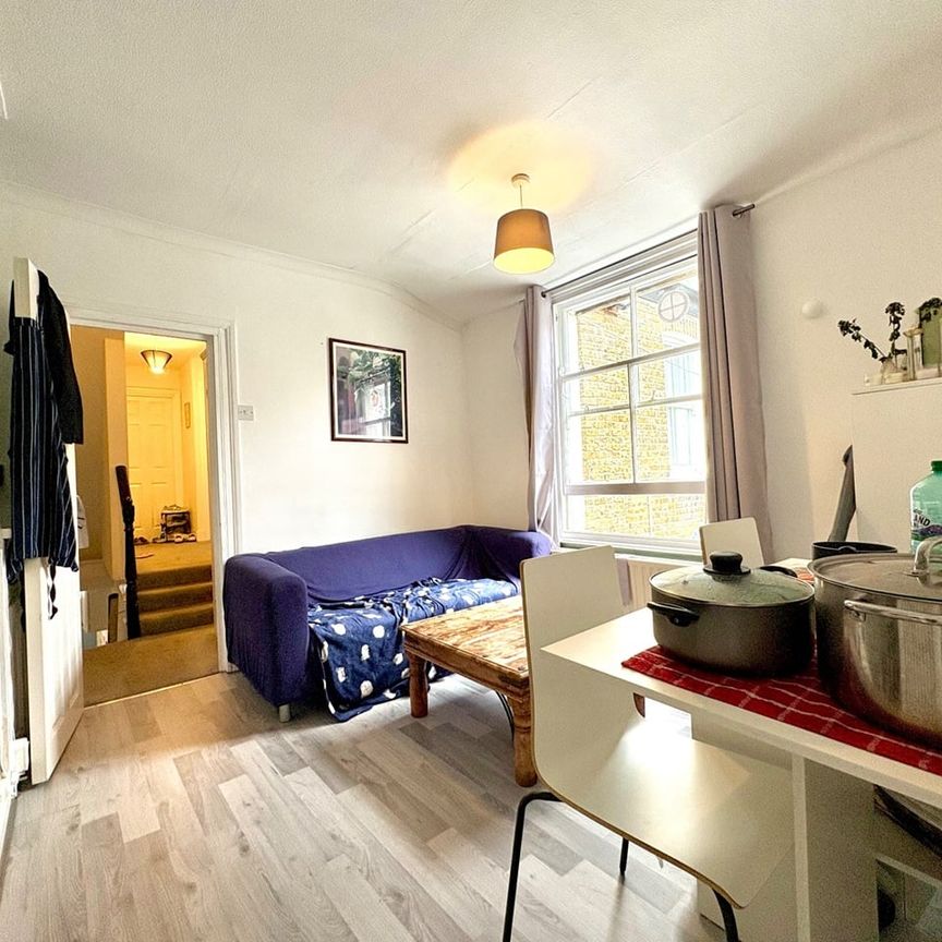 Room in a Shared House, Broughton Road, SW6 - Photo 1