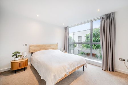 2 bedroom mews to rent - Photo 5