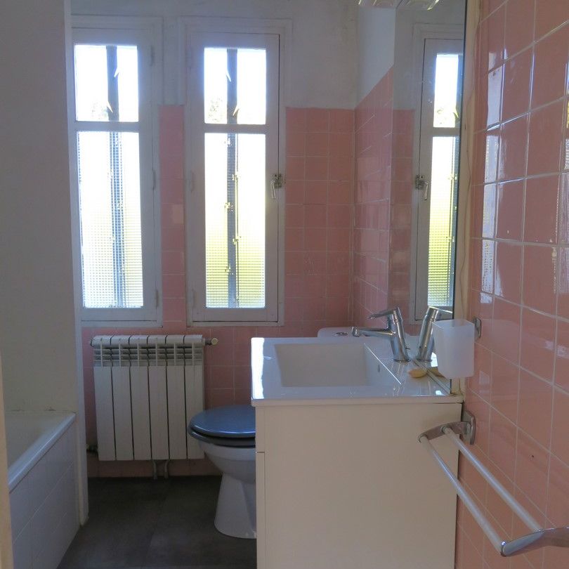 Maison + Garage 940€ H.C , proche rue salomon reinach, Nîmes - Photo 1