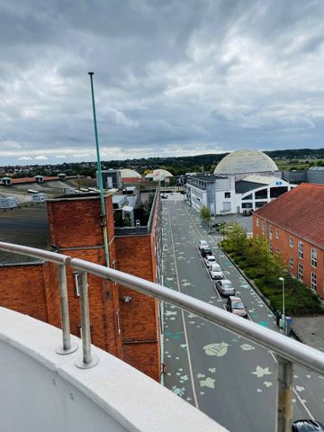 Lejlighed med altan ved gågaden - Photo 2