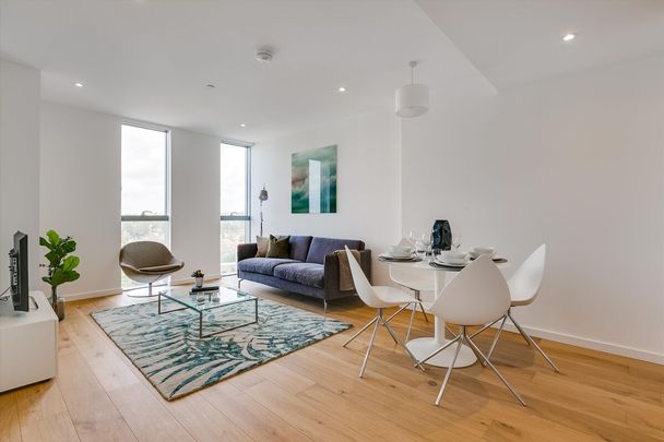 2 bedroom apartment in the heart of White City - Photo 1