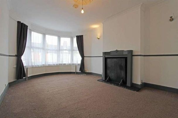 Fleetwood Avenue, Westcliff On Sea, SS0 - Photo 1