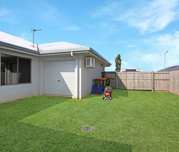 Modern Family Home - Fully Air Conditioned - Side Access - Photo 3