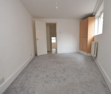 2 Bedroom Flat - Photo 2