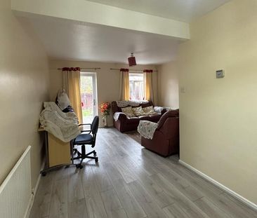 Quintrell Close, Woking - 3 bedrooms Property for lettings - Seymours - Photo 4