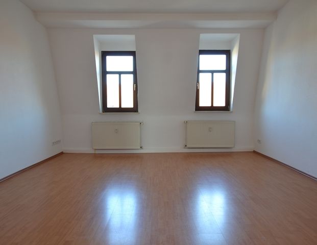 3-Raumwohnung mit Einbauküche , Wannenbad & Laminat - Photo 1