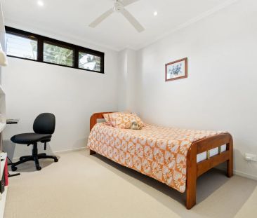 Luxurious Townhouse Living – Prime Sandgate Location - Photo 2