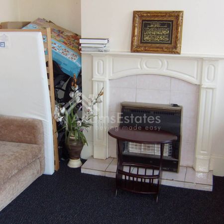 Price £750 pcm - Available Now - Unfurnished - Photo 3