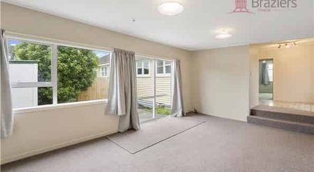 Large four bedroom property - Ideal for students! - Photo 3