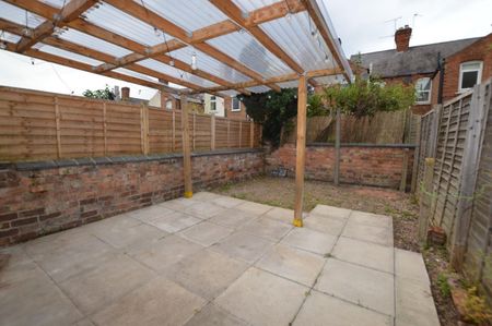 3 bedroom House To Let Total Size: 905 SQ FT - Photo 5