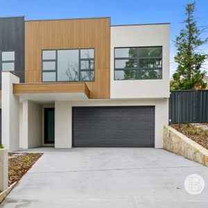 Stunning Family Home - Photo 2