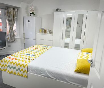 1 bedroom in a house share to rent - Photo 1