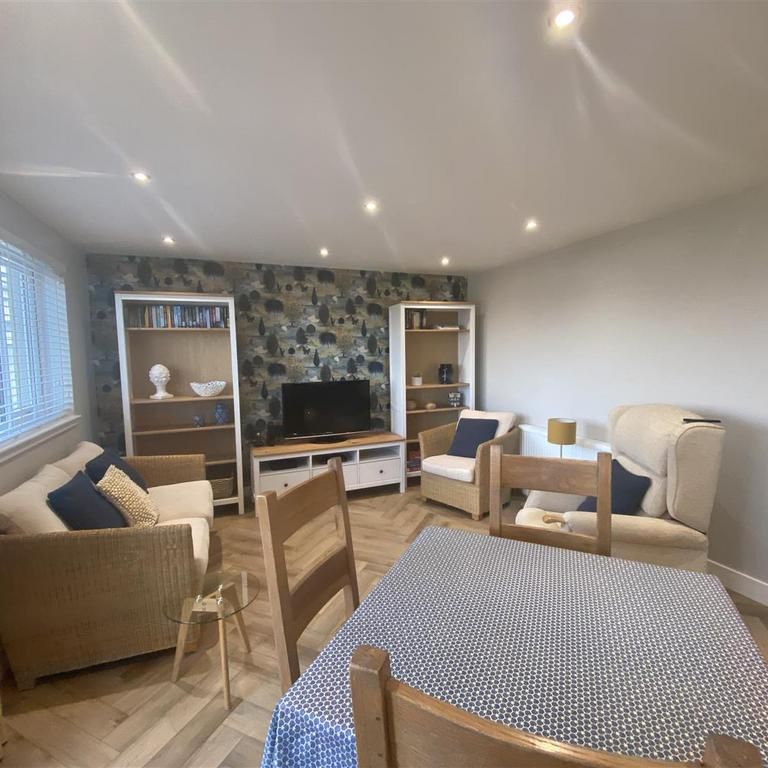 2 bedroom semi-detached bungalow to rent - Photo 1